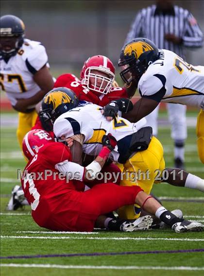 Thumbnail 1 in El Campo vs. La Marque (4A Region 3 Bi-District Playoffs) photogallery.