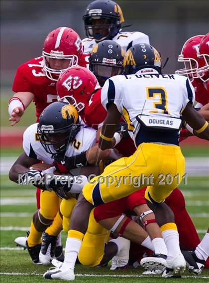 Thumbnail 3 in El Campo vs. La Marque (4A Region 3 Bi-District Playoffs) photogallery.