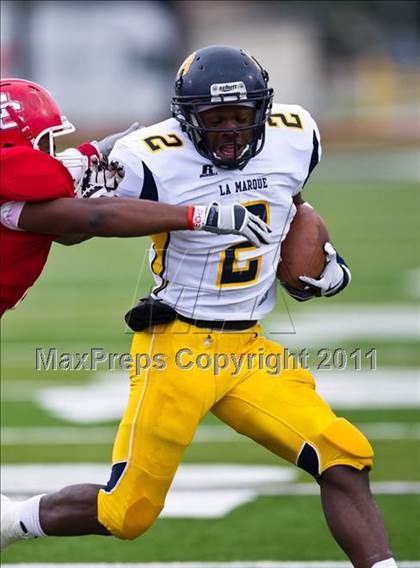 Thumbnail 3 in El Campo vs. La Marque (4A Region 3 Bi-District Playoffs) photogallery.