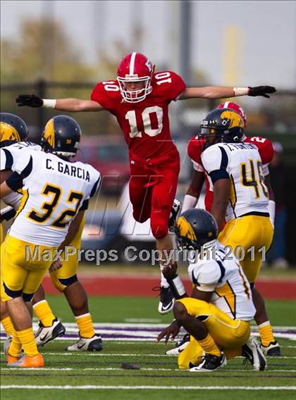 Thumbnail 2 in El Campo vs. La Marque (4A Region 3 Bi-District Playoffs) photogallery.