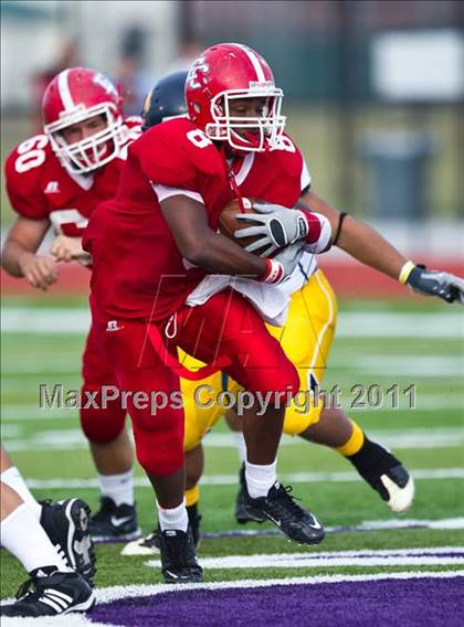 Thumbnail 1 in El Campo vs. La Marque (4A Region 3 Bi-District Playoffs) photogallery.