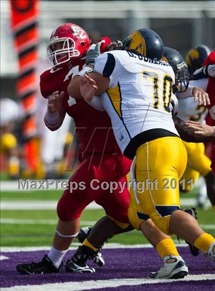 Thumbnail 3 in El Campo vs. La Marque (4A Region 3 Bi-District Playoffs) photogallery.