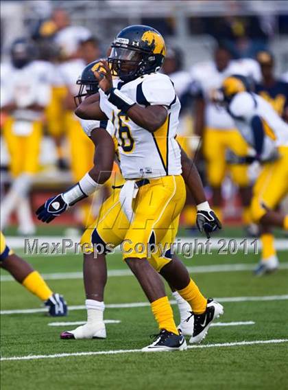 Thumbnail 1 in El Campo vs. La Marque (4A Region 3 Bi-District Playoffs) photogallery.
