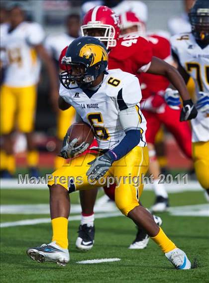 Thumbnail 3 in El Campo vs. La Marque (4A Region 3 Bi-District Playoffs) photogallery.