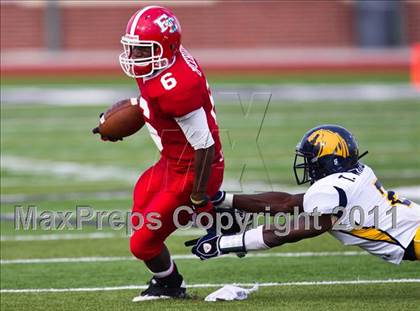 Thumbnail 2 in El Campo vs. La Marque (4A Region 3 Bi-District Playoffs) photogallery.