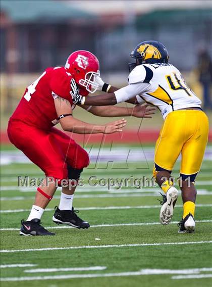 Thumbnail 2 in El Campo vs. La Marque (4A Region 3 Bi-District Playoffs) photogallery.