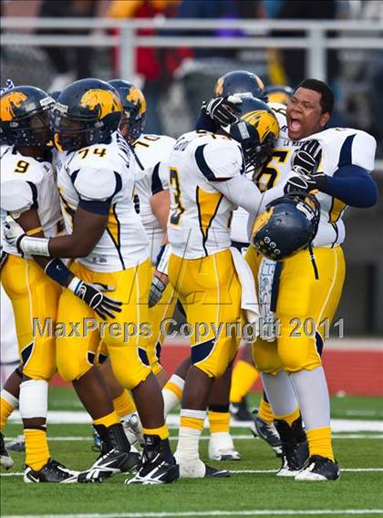 Thumbnail 2 in El Campo vs. La Marque (4A Region 3 Bi-District Playoffs) photogallery.