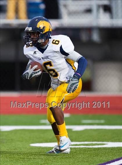 Thumbnail 3 in El Campo vs. La Marque (4A Region 3 Bi-District Playoffs) photogallery.