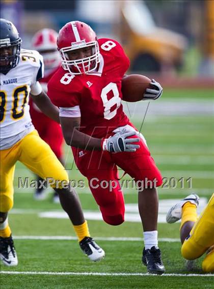 Thumbnail 2 in El Campo vs. La Marque (4A Region 3 Bi-District Playoffs) photogallery.