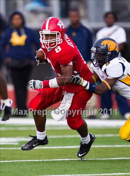 Thumbnail 1 in El Campo vs. La Marque (4A Region 3 Bi-District Playoffs) photogallery.