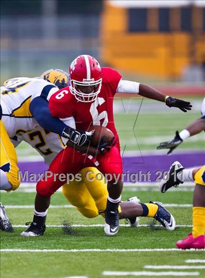 Thumbnail 2 in El Campo vs. La Marque (4A Region 3 Bi-District Playoffs) photogallery.