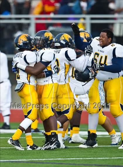 Thumbnail 3 in El Campo vs. La Marque (4A Region 3 Bi-District Playoffs) photogallery.