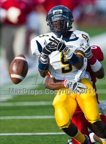 Thumbnail 1 in El Campo vs. La Marque (4A Region 3 Bi-District Playoffs) photogallery.