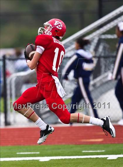Thumbnail 2 in El Campo vs. La Marque (4A Region 3 Bi-District Playoffs) photogallery.