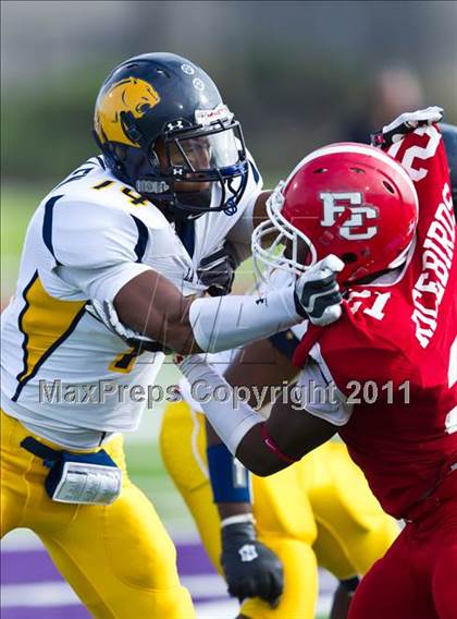 Thumbnail 2 in El Campo vs. La Marque (4A Region 3 Bi-District Playoffs) photogallery.