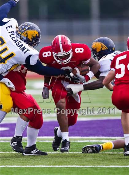 Thumbnail 3 in El Campo vs. La Marque (4A Region 3 Bi-District Playoffs) photogallery.