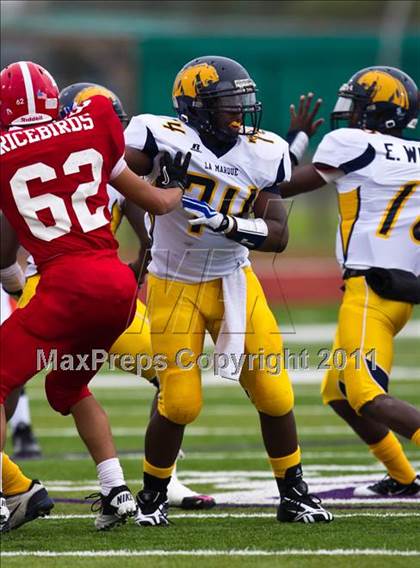 Thumbnail 3 in El Campo vs. La Marque (4A Region 3 Bi-District Playoffs) photogallery.