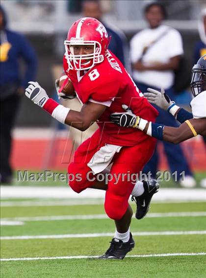 Thumbnail 3 in El Campo vs. La Marque (4A Region 3 Bi-District Playoffs) photogallery.