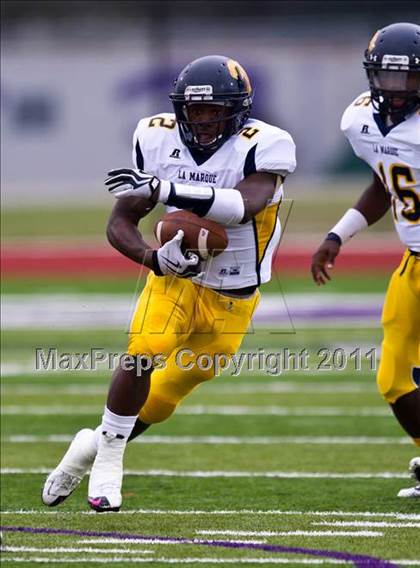 Thumbnail 2 in El Campo vs. La Marque (4A Region 3 Bi-District Playoffs) photogallery.