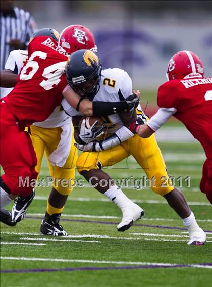 Thumbnail 3 in El Campo vs. La Marque (4A Region 3 Bi-District Playoffs) photogallery.