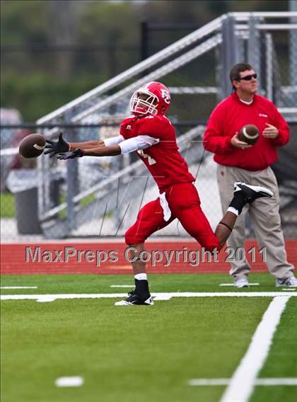 Thumbnail 1 in El Campo vs. La Marque (4A Region 3 Bi-District Playoffs) photogallery.