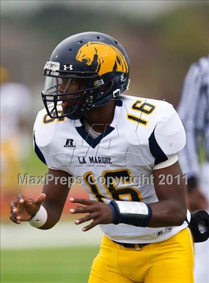 Thumbnail 3 in El Campo vs. La Marque (4A Region 3 Bi-District Playoffs) photogallery.