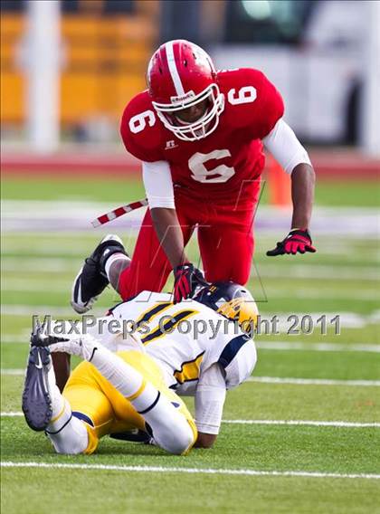 Thumbnail 2 in El Campo vs. La Marque (4A Region 3 Bi-District Playoffs) photogallery.