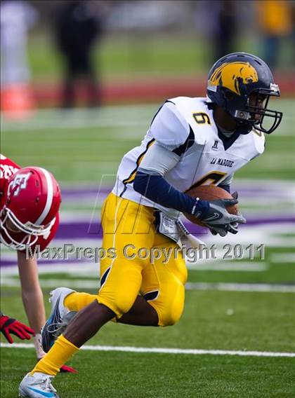 Thumbnail 2 in El Campo vs. La Marque (4A Region 3 Bi-District Playoffs) photogallery.