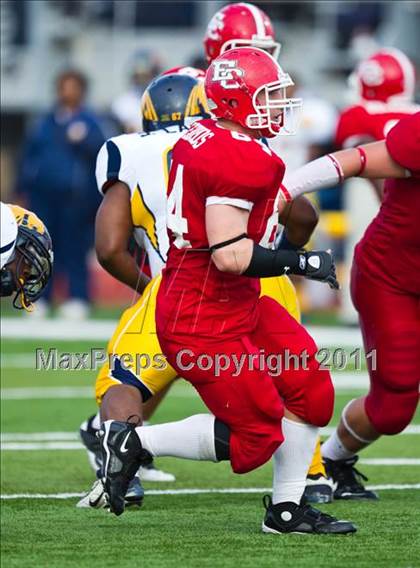 Thumbnail 3 in El Campo vs. La Marque (4A Region 3 Bi-District Playoffs) photogallery.