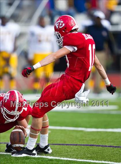 Thumbnail 1 in El Campo vs. La Marque (4A Region 3 Bi-District Playoffs) photogallery.