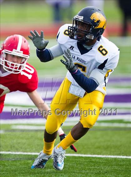 Thumbnail 3 in El Campo vs. La Marque (4A Region 3 Bi-District Playoffs) photogallery.