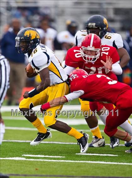 Thumbnail 2 in El Campo vs. La Marque (4A Region 3 Bi-District Playoffs) photogallery.