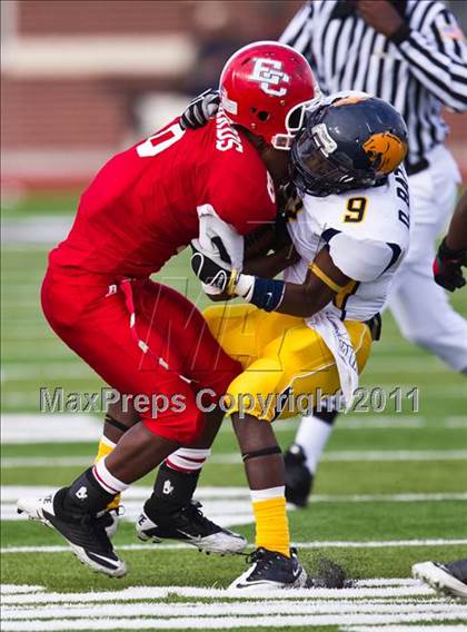 Thumbnail 1 in El Campo vs. La Marque (4A Region 3 Bi-District Playoffs) photogallery.