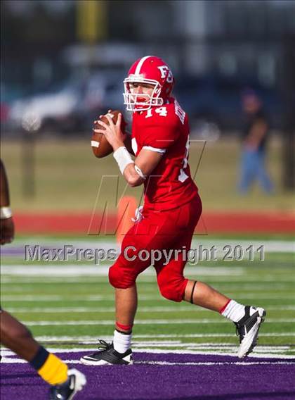 Thumbnail 2 in El Campo vs. La Marque (4A Region 3 Bi-District Playoffs) photogallery.