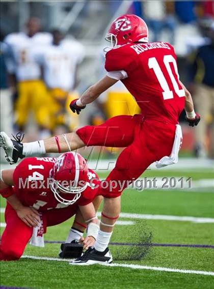 Thumbnail 2 in El Campo vs. La Marque (4A Region 3 Bi-District Playoffs) photogallery.