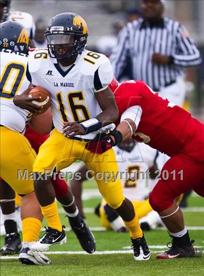 Thumbnail 3 in El Campo vs. La Marque (4A Region 3 Bi-District Playoffs) photogallery.