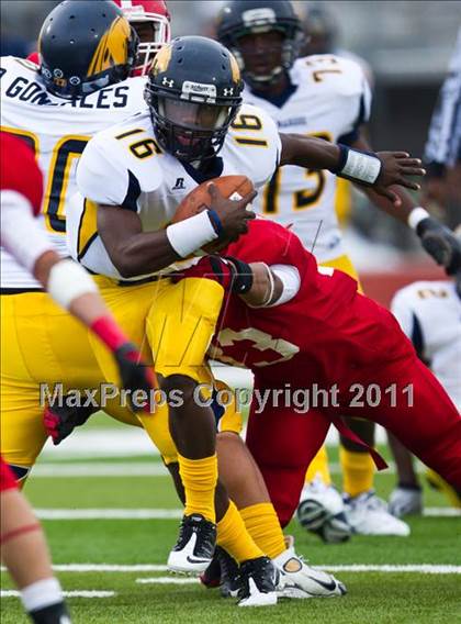 Thumbnail 1 in El Campo vs. La Marque (4A Region 3 Bi-District Playoffs) photogallery.