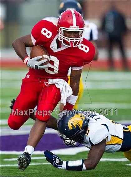 Thumbnail 2 in El Campo vs. La Marque (4A Region 3 Bi-District Playoffs) photogallery.