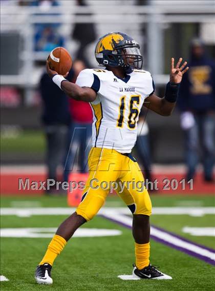 Thumbnail 1 in El Campo vs. La Marque (4A Region 3 Bi-District Playoffs) photogallery.