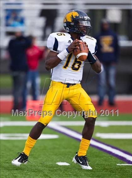 Thumbnail 2 in El Campo vs. La Marque (4A Region 3 Bi-District Playoffs) photogallery.