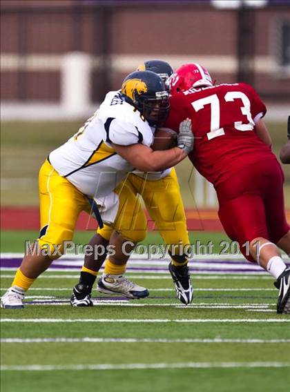 Thumbnail 2 in El Campo vs. La Marque (4A Region 3 Bi-District Playoffs) photogallery.
