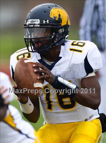 Thumbnail 1 in El Campo vs. La Marque (4A Region 3 Bi-District Playoffs) photogallery.