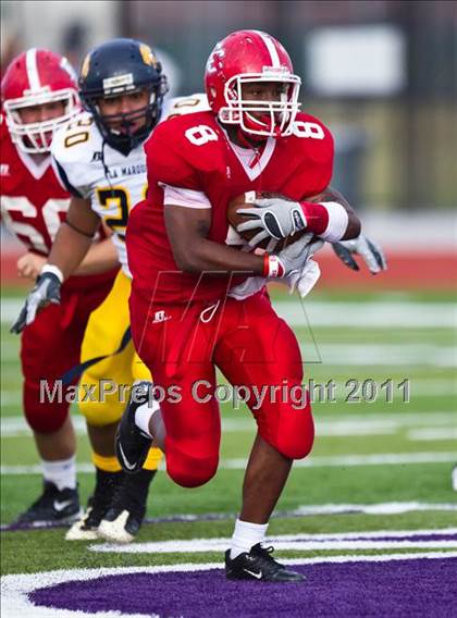 Thumbnail 2 in El Campo vs. La Marque (4A Region 3 Bi-District Playoffs) photogallery.