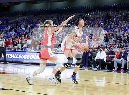 Thumbnail 2 in Huntington vs. Columbus (UIL 3A Basketball Semifinal) photogallery.