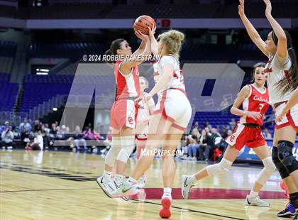 Thumbnail 2 in Huntington vs. Columbus (UIL 3A Basketball Semifinal) photogallery.