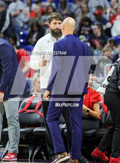 Thumbnail 3 in Huntington vs. Columbus (UIL 3A Basketball Semifinal) photogallery.
