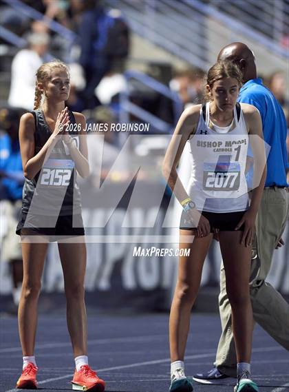 Thumbnail 2 in FHSAA Class 3A Final (3200m) photogallery.