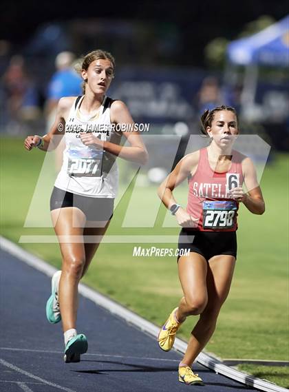 Thumbnail 1 in FHSAA Class 3A Final (3200m) photogallery.