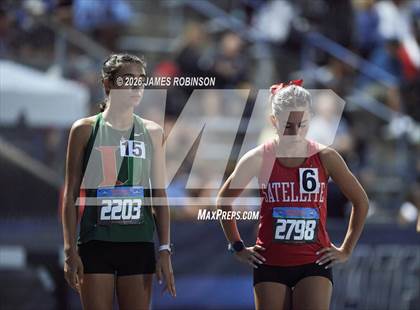 Thumbnail 1 in FHSAA Class 3A Final (3200m) photogallery.