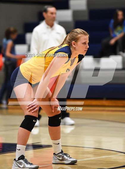 Thumbnail 3 in Marin Catholic vs. Alhambra (CIF NCS D3 Semi-Finals) photogallery.